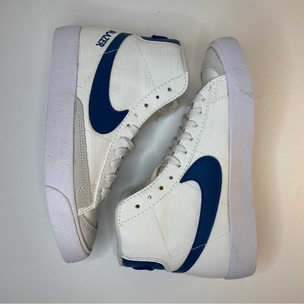 Nike Mid Top Blazers Boys 4 / Women’s 5.5 Color White, Cream, Blue New/Unworn